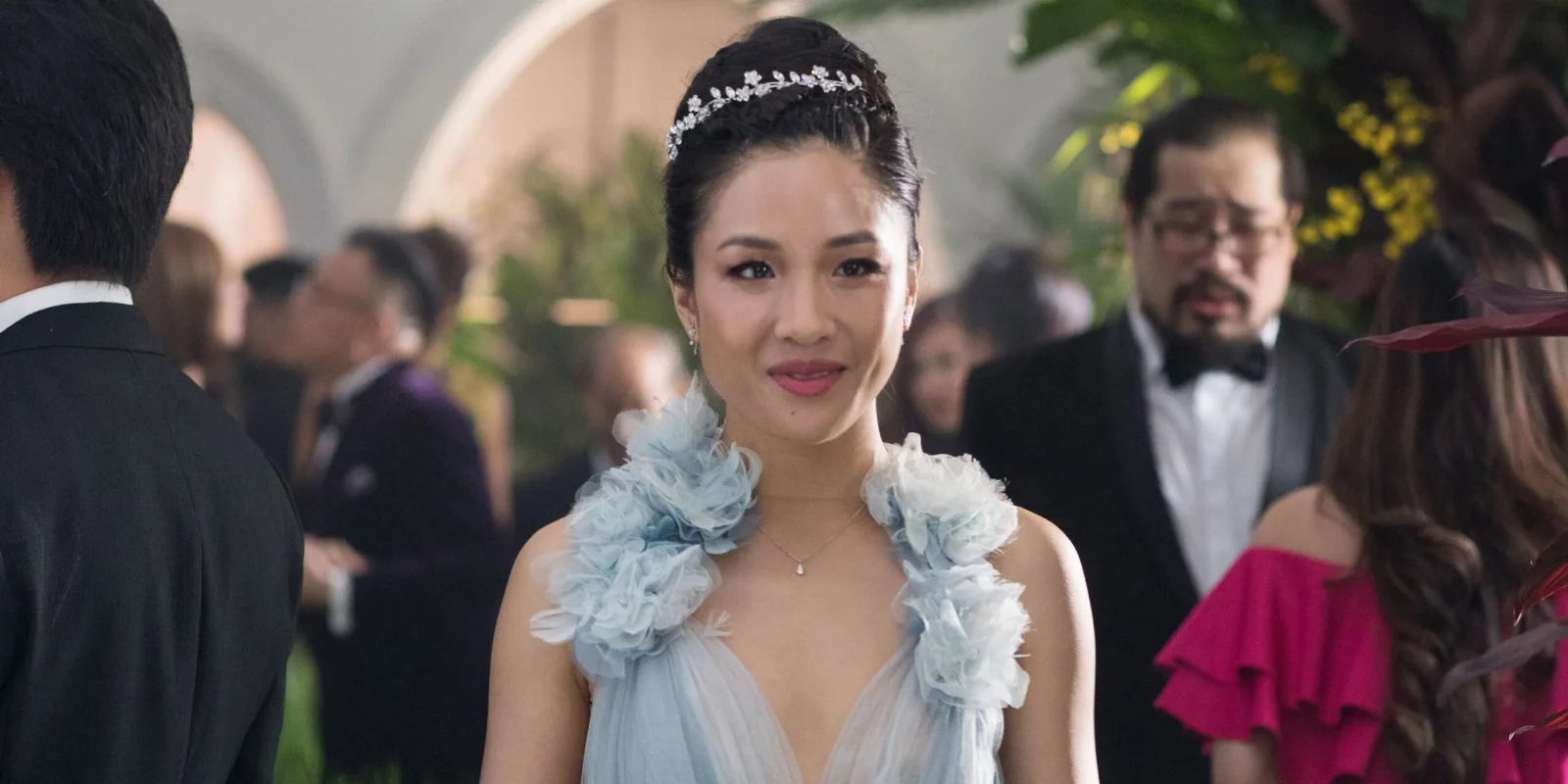 Pósters de comedias románticas modernas basadas en libros como Crazy Rich Asians y To All the Boys